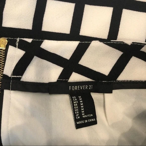 Forever 21 Grid Print Crepe Shorts - M - Picture 7 of 7
